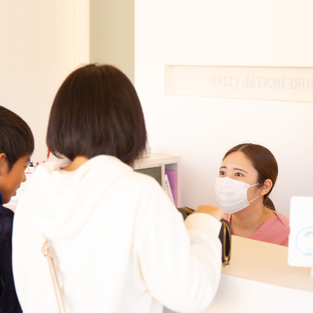 子育てでお忙しいお母さんも口腔ケアが大切です